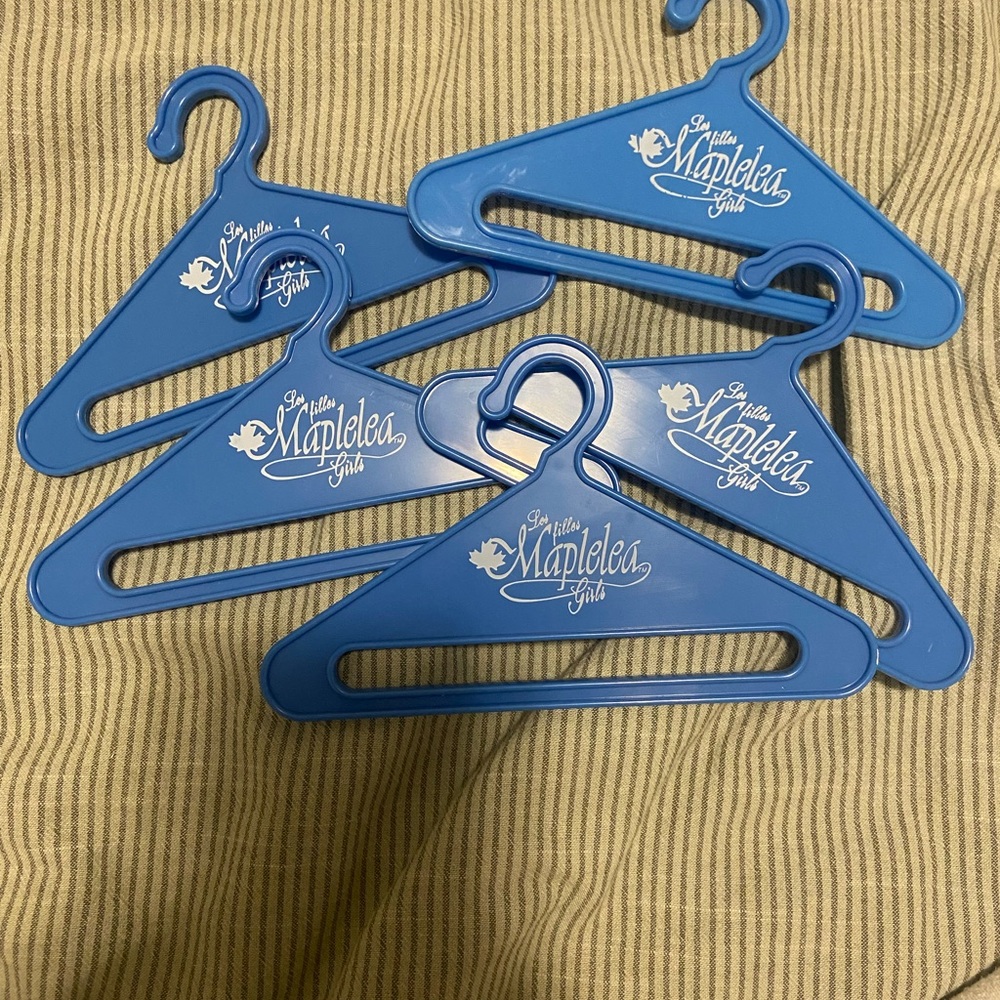 Maplelea Girls Blue Hangers Set